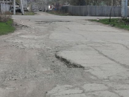 Сенатор Сергей Безденежных через суд добился ремонта разбитых дорог в Николаевске