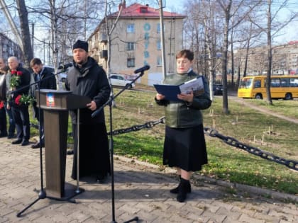 МИТИНГ У  ПОКЛОННОГО КРЕСТА ПАМЯТИ ЖЕРТВ ПОЛИТИЧЕСКИХ РЕПРЕССИЙ