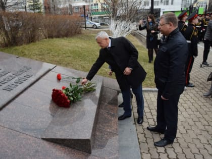 Уполномоченный принял участие в церемонии возложения цветов к памятнику бывшим узникам фашистских концлагерей