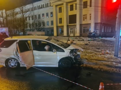 Водитель Subaru устроил смертельное ДТП возле пединститута в Хабаровске