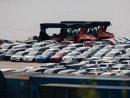 Экспорт грузовиков, легковушек и запчастей из Японии в Россию стремительно падает