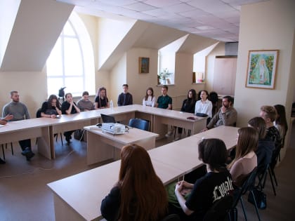 Студенты ДВГУПС провели урок философии на территории Елизаветинского храма