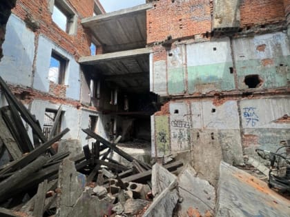 12-летний мальчик упал с четвертого этажа в Комсомольске-на-Амуре