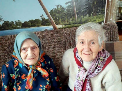 Соцгруппа Покровского храма навестила одну из старейших прихожанок