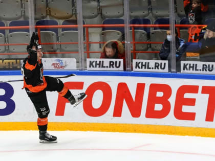 Хабаровский "Амур" выстоял в овертайме и вырвал победу в серии послематчевых бросков