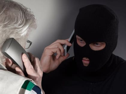 Курьера телефонных мошенников ограбили в Хабаровске