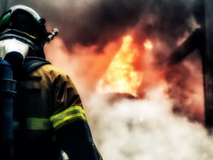 Утро хабаровских огнеборцев началось с тушения пожара в многоэтажном доме