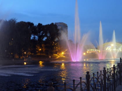 Мэр Хабаровска объяснил, почему лазерное шоу на прудах не началось в нужное время