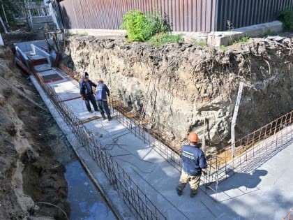 Капремонт теплотрассы идет на улице Большой в Хабаровске