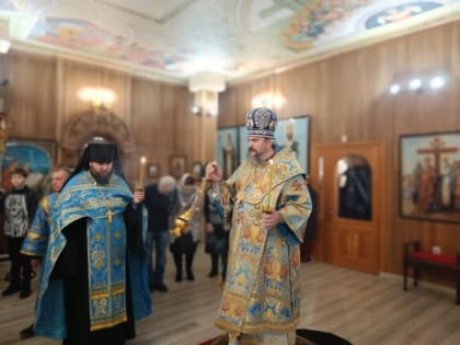 НАКАНУНЕ НЕДЕЛИ О СТРАШНОМ СУДЕ ЕПИСКОП АРИСТАРХ СОВЕРШИЛ ВСЕНОЩНОЕ БДЕНИЕ В ПЕТРОПАВЛОВСКОМ ХРАМЕ В СОВЕТСКОЙ ГАВАНИ