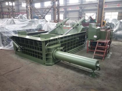 Рабочий погиб в Хабаровске, попав под пресс