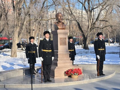 В Хабаровске открыли бюст в честь основателя спецслужб Советского Союза