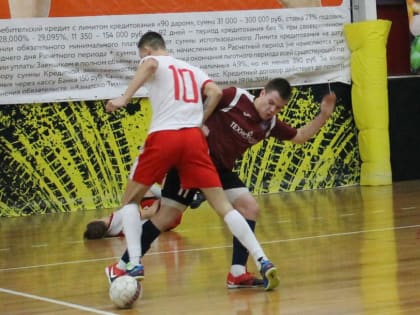 До предела обострилась борьба в Первенстве города по мини-футболу среди команд 2 лиги за тур до окончания группового этапа