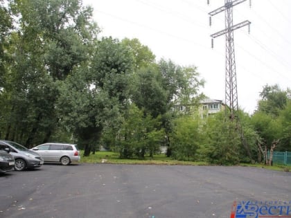 В Хабаровске по просьбам учителей обустроили парковку возле гимназии № 1