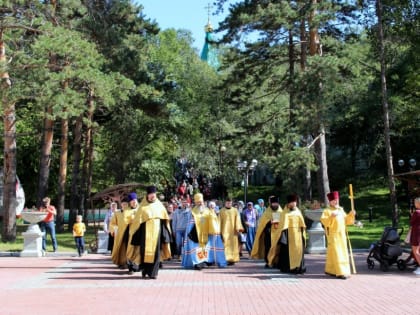 День святых Петра и Февронии: Крестный ход, молебен и награждение семей