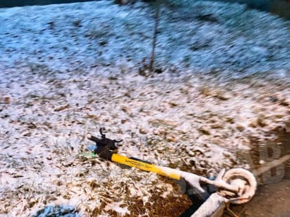 В Хабаровске приступили к уборке с улиц самокатов