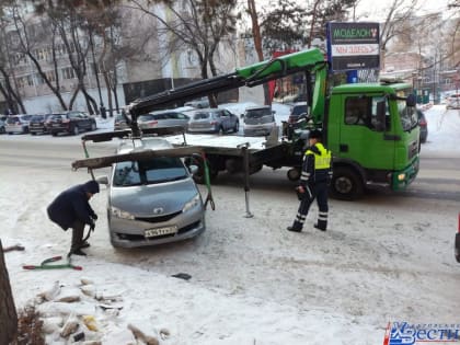 За несанкционированную парковку ежедневно штрафуют десятки хабаровчан