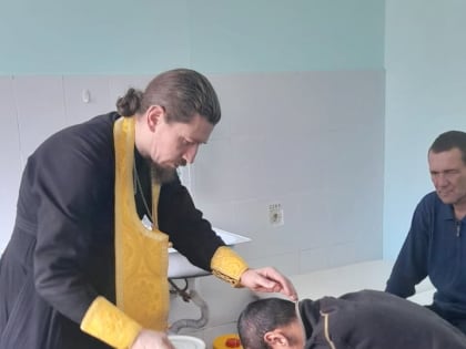 Подопечные центра социальной адаптации приняли Таинство Крещения