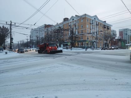 Выпавший в Хабаровске снег не стал неожиданностью для коммунальщиков