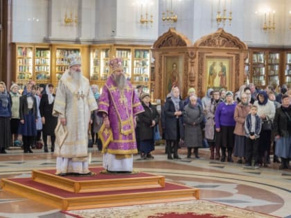 Главы двух митрополий помолились за Божественной литургией в кафедральном соборе Хабаровска