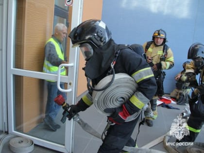 Пожарные учения прошли в Краевом центре единоборств в Хабаровске