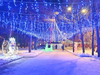 Зимний городок появился на Амурском бульваре
