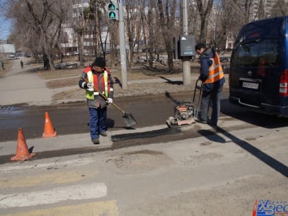 Ямочный ремонт продолжается в Хабаровске
