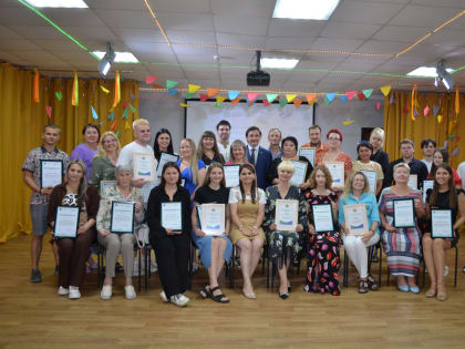 Глава Комсомольска наградил волонтёров, принимавших активное участие в голосовании за общественные пространства, которые благоустроят в следующем году