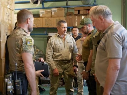 Юрий Трутнев встретился с волонтёрами из Магаданской области в зоне СВО