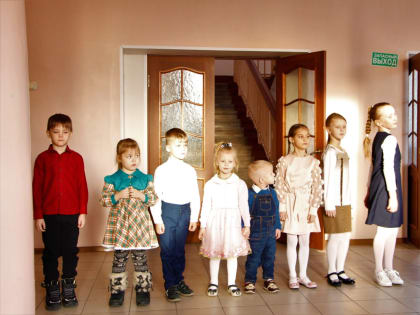 Воспитанники воскресной школы выступили перед солдатами в госпитале