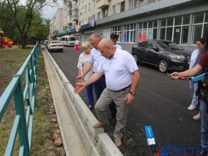 Дорогу вдоль нового сквера отремонтировали в Хабаровске