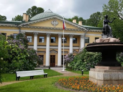 Депутат Госдумы Борис Гладких и сенатор Андрей Базилевский помогли в реабилитации военнослужащему