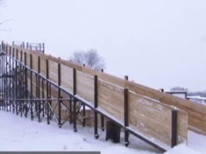 В Хабаровске возвели самую большую ледяную горку в крае