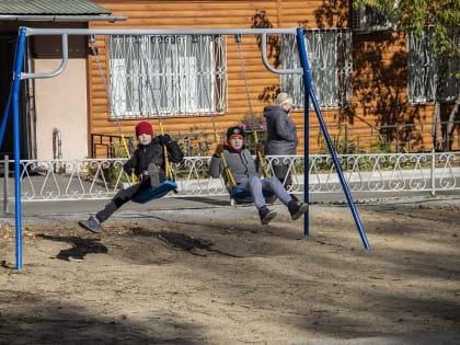 Восемь придомовых территорий благоустраивается в Центральном районе Хабаровска