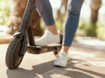 ГИБДД напоминает горожанам правила пользования электросамокатами