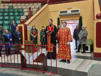 «Сегодня это называют взаимодействие, нам больше нравится — дружба»: в краевом цирке совершили молебен на всякое доброе дело