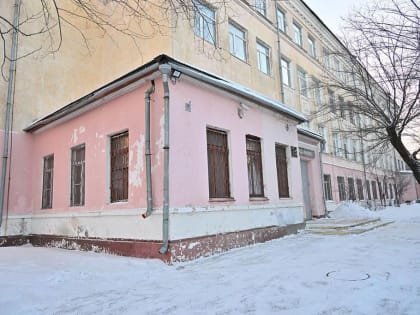 Мэр Хабаровска проверил ход капремонта школы № 13 на улице Большой