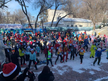 Символические 2023 метра пробежали хабаровчане во время "Забега обещаний"