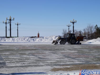 Более 880 тонн снега вывезли в ночь на понедельник с дорог Хабаровска