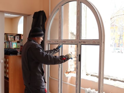 Окна отремонтировали в хабаровской библиотеке на ул. Истомина