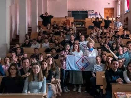 200 человек проинформировали о ВИЧ-инфекции и вирусных гепатитах специалисты Центра АнтиСПИД в ходе “Профилактического десанта” в Дальневосточном государственном университете путей