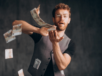 2 млн рублей из воды и воздуха "выжал" бизнесмен из Хабаровска