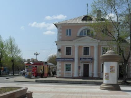 С жалобой хабаровчан на грязный подъезд разбирается прокуратура