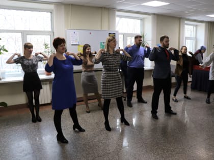 прошла производственная гимнастика среди сотрудников согласно календарному плану мероприятий администрации на январь 2023 года