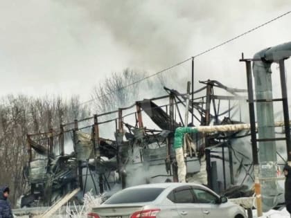 Мощный пожар уничтожил ТЦ в Хабаровском крае