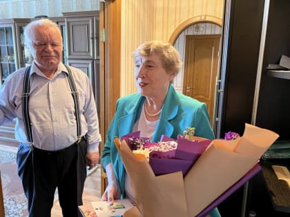 Депутаты Хабаровской городской Думы поздравили с Международным женским днем жену и маму мобилизованного коллеги