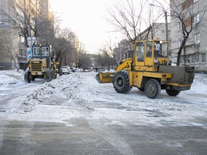 Последствия снегопада в Хабаровске устраняют круглосуточно