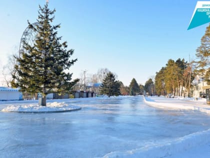 «Народный» каток начали заливать на набережной Хабаровска