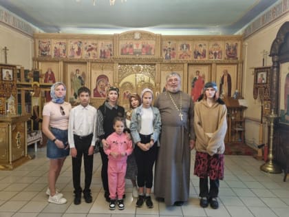 РЕБЯТА ИЗ ДЕТСКОГО ДОМА В ГОСТЯХ У БАТЮШКИ