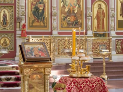 В канун Недели 2-й по Пасхе митрополит Артемий совершил всенощное бдение в Спасо-Преображенском кафедральном соборе.